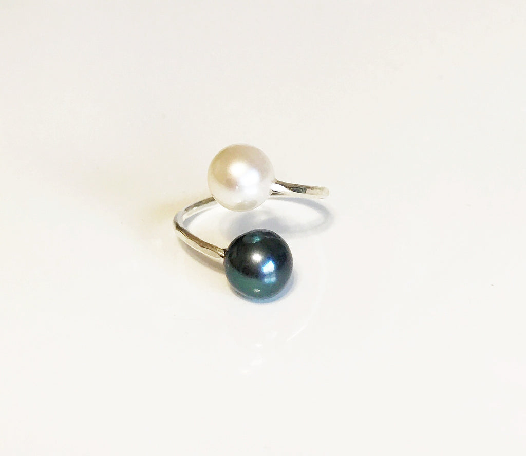 Ring Leia - black & white pearls (R156)