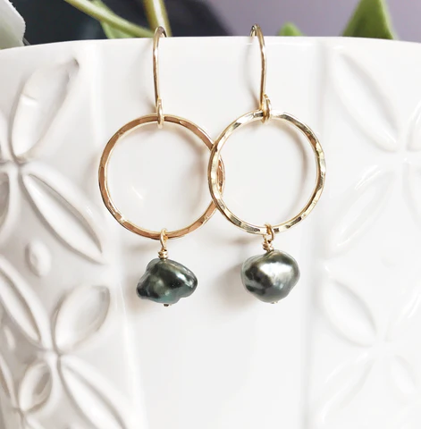 Earrings Doris - keshi tahitian pearl (E324)