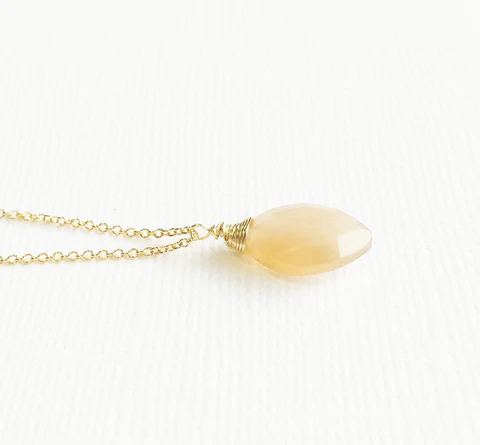 Necklace Yazmin - Peach moonstone  (N213)