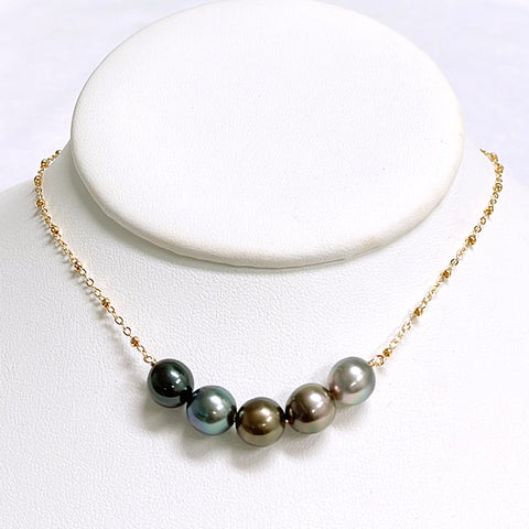 5 Tahitian pearls necklace