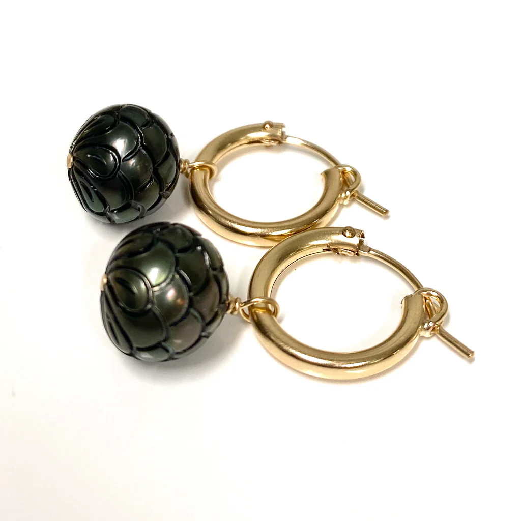 Earrings NOELA (E581) - carved Tahitian pearls