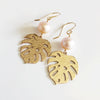 Monstera dangle earrings - pink pearls (E496)