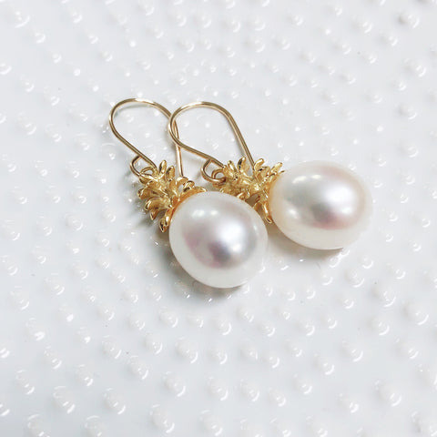Pineapple pearl dangle - white pearls (E563)
