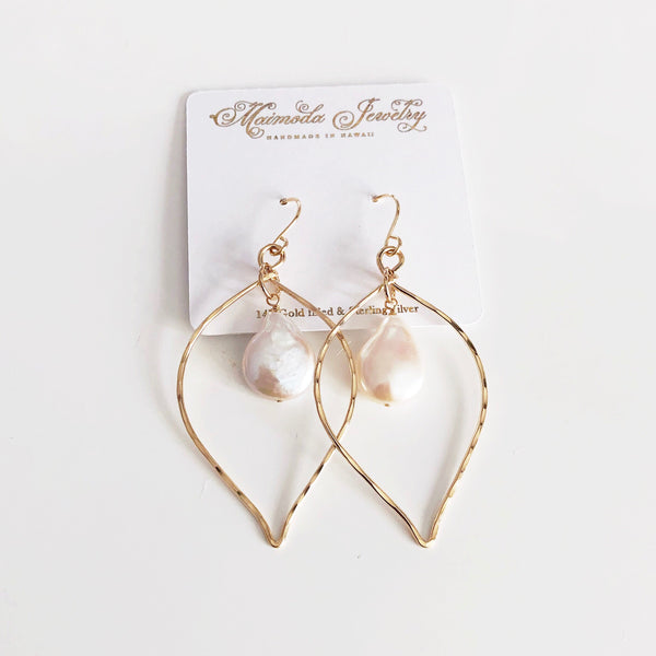 Earrings DOREE - drop shaped flat pearl