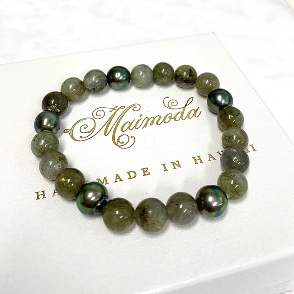 Stretchy bracelet - labradorite & Tahitian pearls (B478)