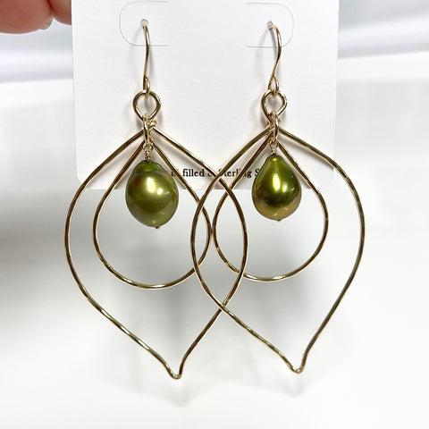 Earrings CHLOE - pistachio Tahitian pearls (E608)