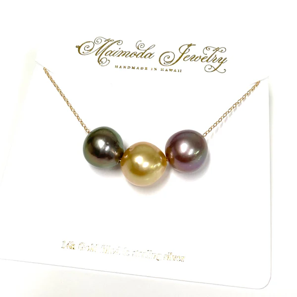 Triple pearls necklace