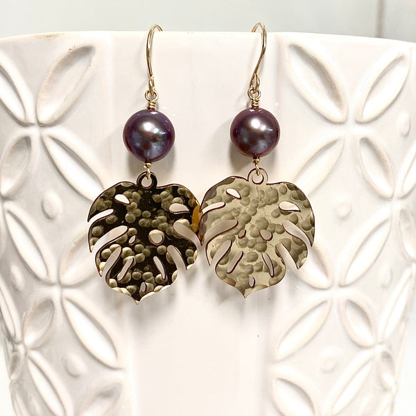 Monstera dangle earrings - purple Edison pearls (E577)