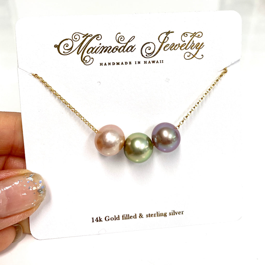 Triple pearls necklace