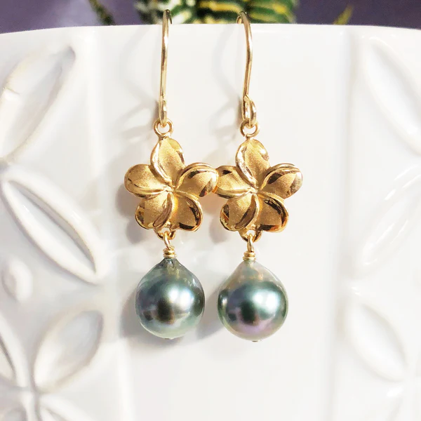 Plumeria dangle earrings - tahitian pearls (E515)