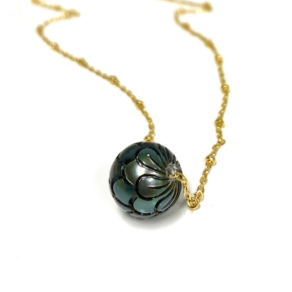 Necklace KEALANI - carved Tahitian pearl (N341)