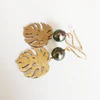 Monstera & tahitian pearl earrings (E495)