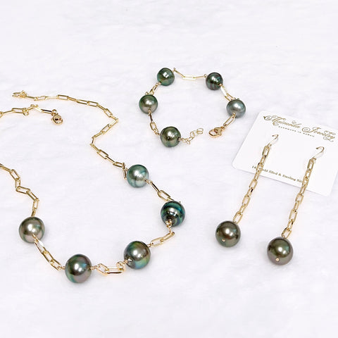 Tahitian pearl jewelry set.