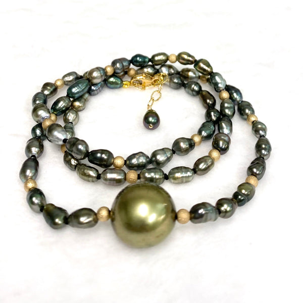 Necklace TARA - keshi & pistachio Tahitian pearl