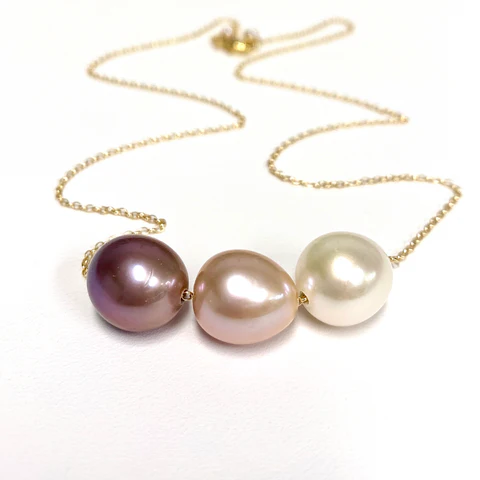 Triple pearls necklace