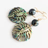 Small Abalone shell monstera earrings - tahitian pearl (E541)