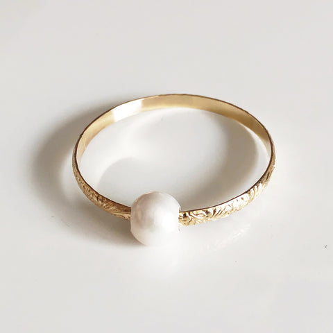 Bangle GIGI- white fresh water pearl (B409)